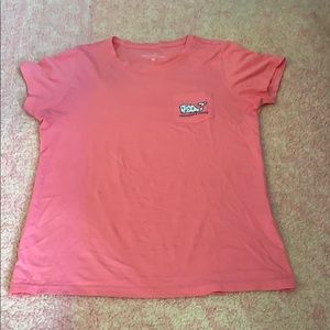 pink vineyard vines t-shirt!